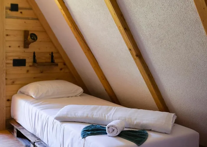 Semesterbostad Riverside Pisak